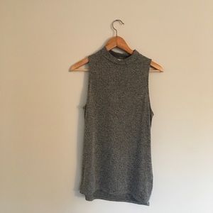 Sleeveless Mock Neck Gray Top Size 12